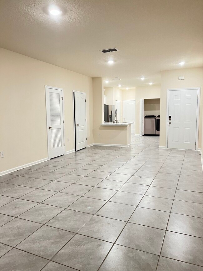 Building Photo - 9489 Star Dr