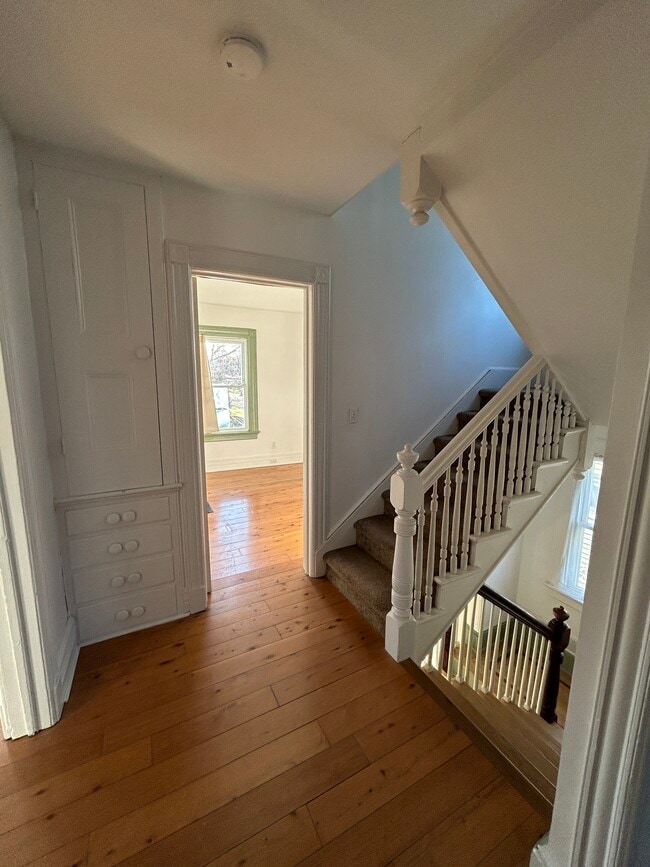 Building Photo - 82 Elm St