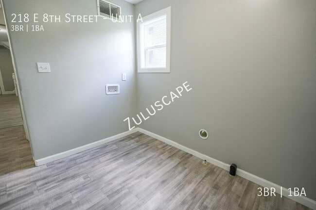 Building Photo - 218 E 8th St