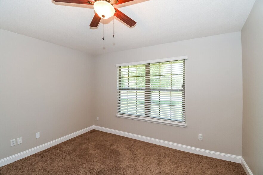 Building Photo - 2195 Thornbrook Dr