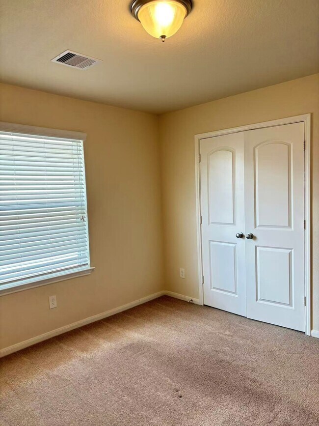 Building Photo - 14246 Dos Palos Dr