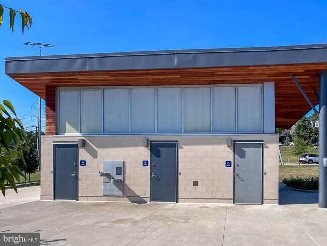 Building Photo - 3028 S Abingdon St