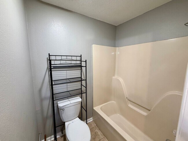 Building Photo - 2516 Glenn Pl