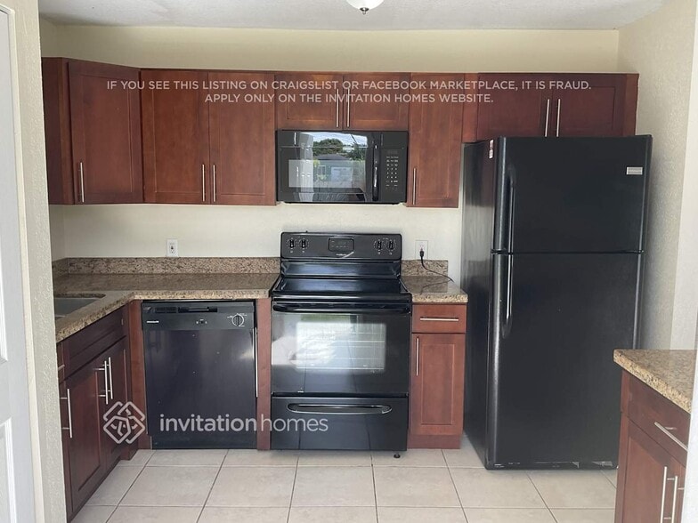 Building Photo - 319 NW 5th Ave