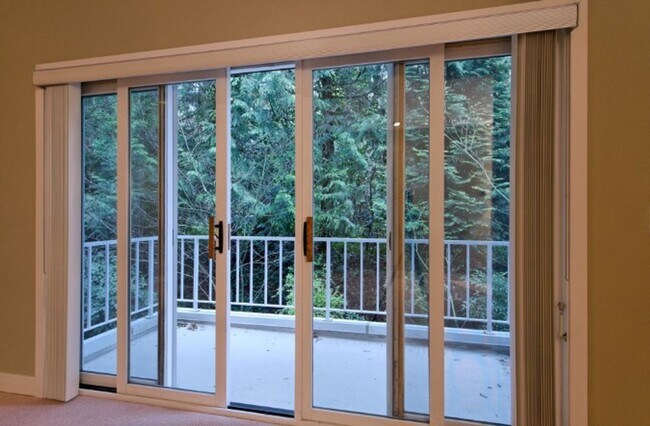 Building Photo - 2bd/2ba Bellevue Condo