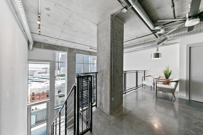 Building Photo - 2000 Bagby St