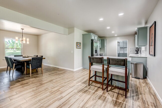 Building Photo - 11 N Pecan Dr