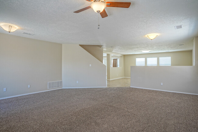 Building Photo - 6451 Shiprock Ct NE