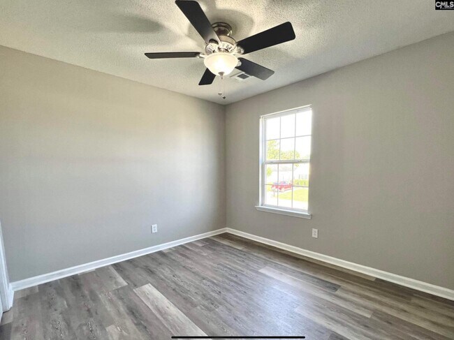 Building Photo - 301 Legend Oaks Dr