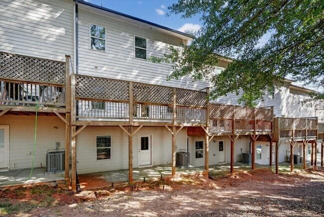 Building Photo - 1104 Bakary Ct