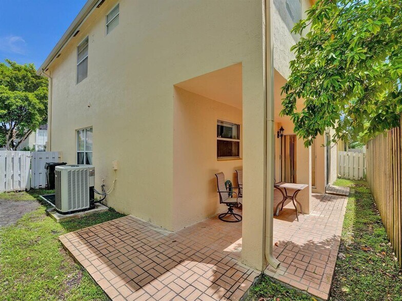 Building Photo - 4224 NW 56th Dr