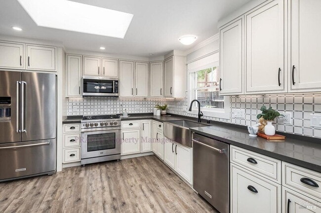 Building Photo - 4 Belle Ave