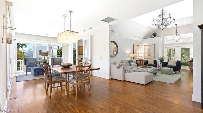 Building Photo - 877 7th St S