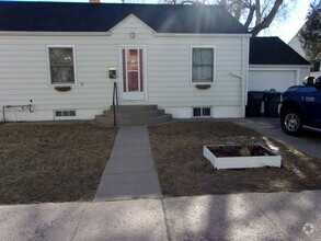 Building Photo - Pet friendly spacious home with new paint .