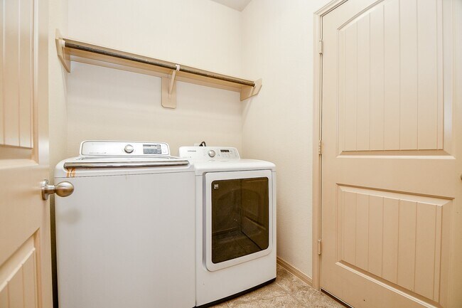 Building Photo - 11022 Ellison Ridge Dr