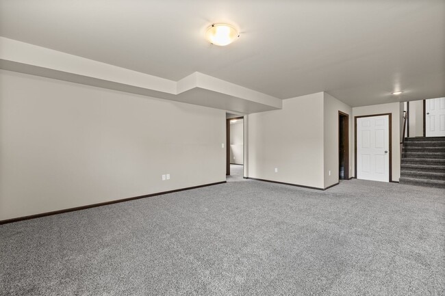Building Photo - 4 BED | 2 BATH | DOUBLE GARAGE | RAPID VALLEY
