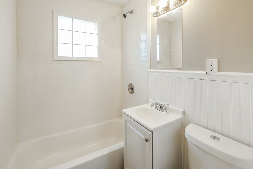 Building Photo - 11008 E 50th Terrace