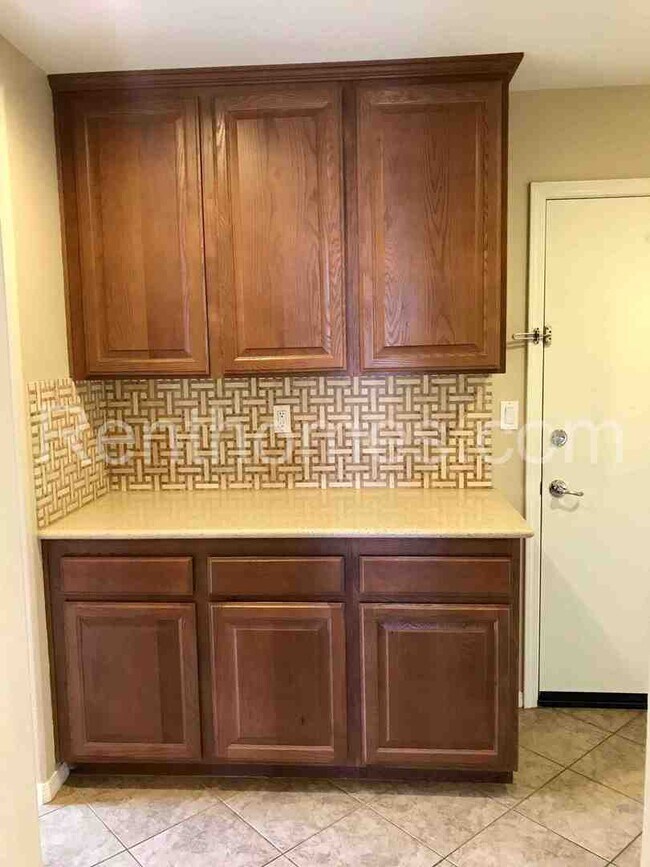 Building Photo - 5539 Alexandrine Ct