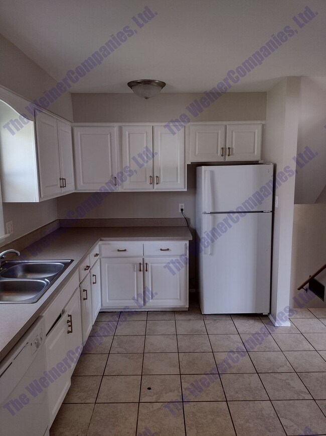 Building Photo - 1804 Rebecca Dr