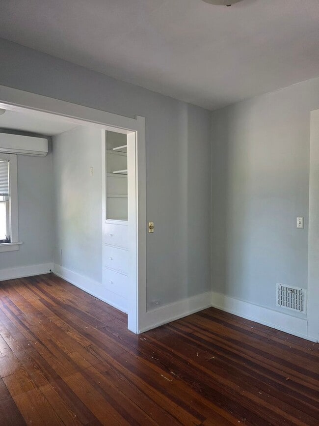 Building Photo - Cozy home in BG