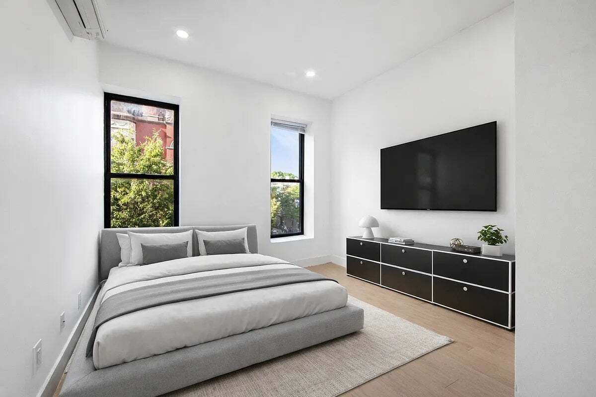 Building Photo - 704 Eighth Avenue