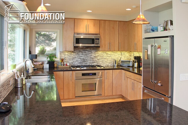 Building Photo - 133 Tiburon Blvd