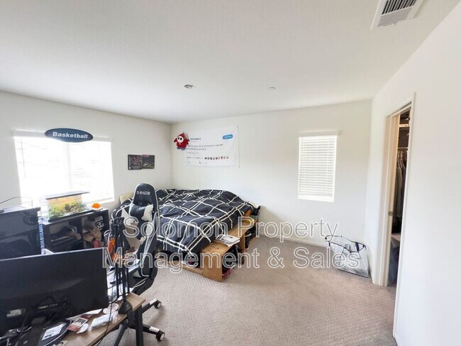 Building Photo - 411 Calabrese St