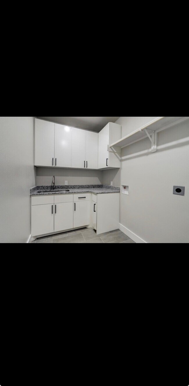 Building Photo - 884 Rd 5203