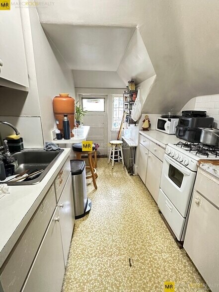 Building Photo - 18 Quint Ave