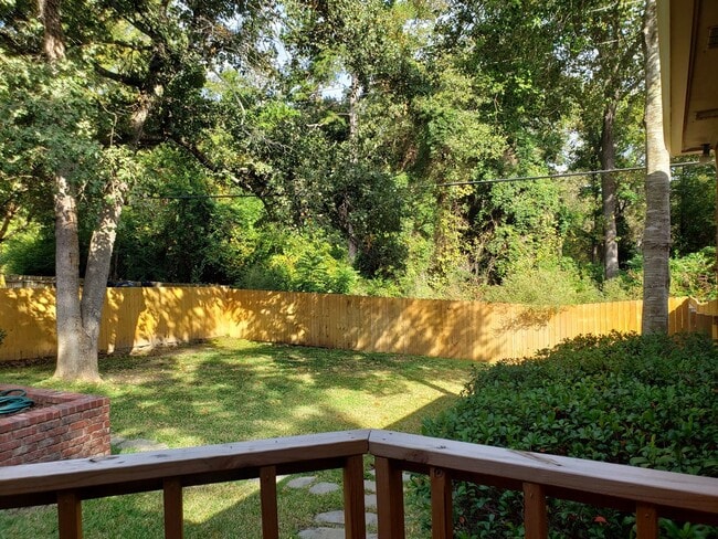 Building Photo - 3106 Lake Forest Dr