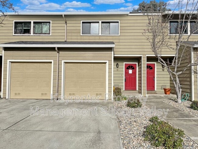 Building Photo - 700 Chiquita Ave