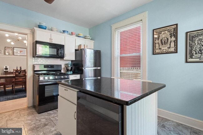 Building Photo - 153 E Ross St