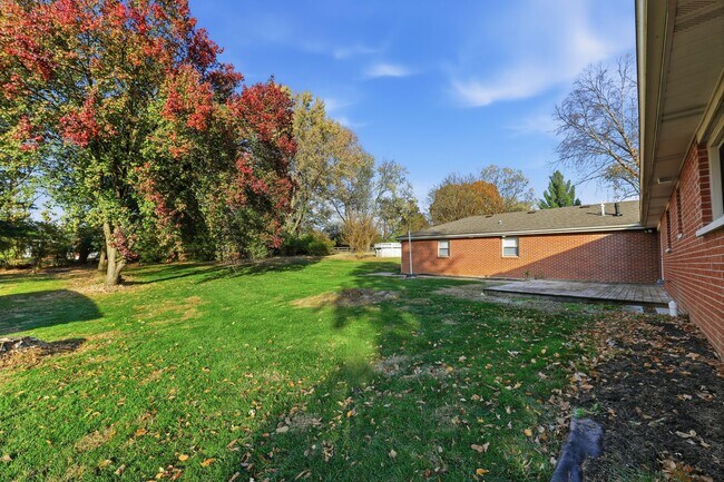 Building Photo - Large Ranch on Cul-de-sac