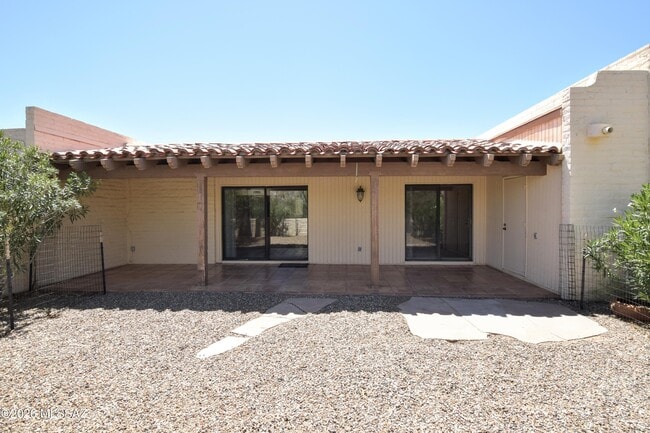 Building Photo - 5066 N Placita Del Lazo