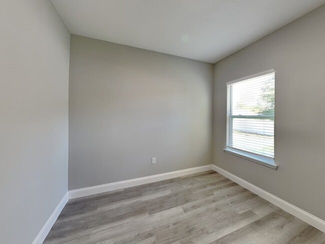 Building Photo - 7669 N Paris Dr