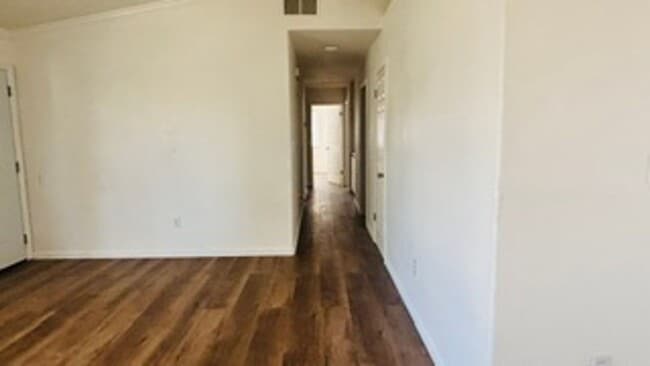 Building Photo - 633 Las Colinas St