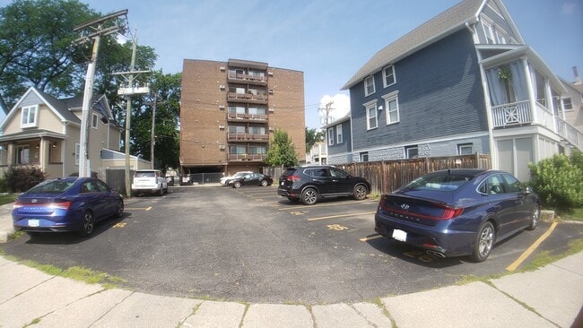 Building Photo - 336 Lathrop Ave