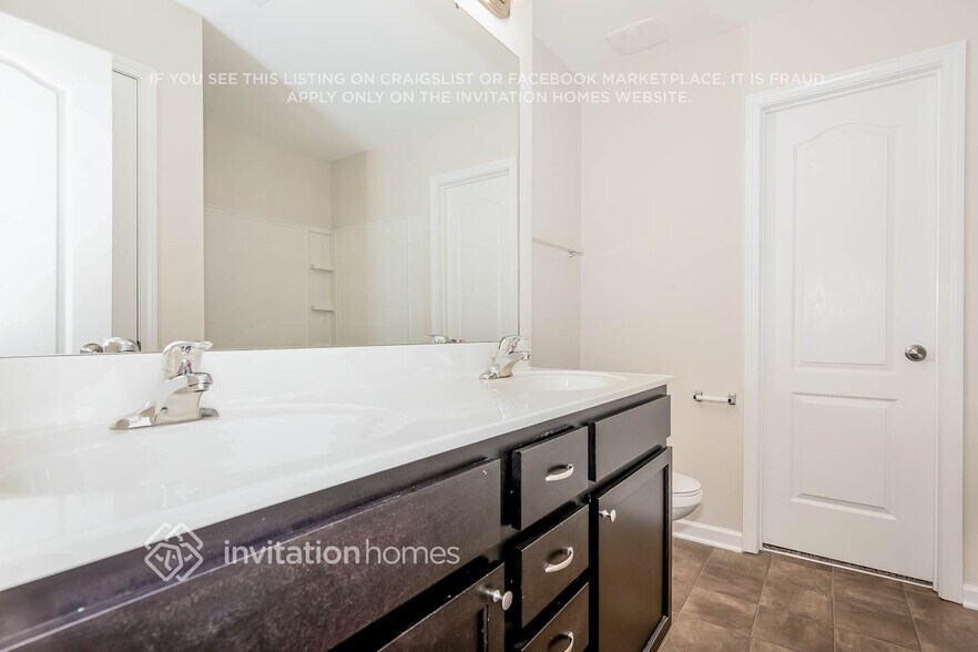 Building Photo - 117 Greenway View Ct