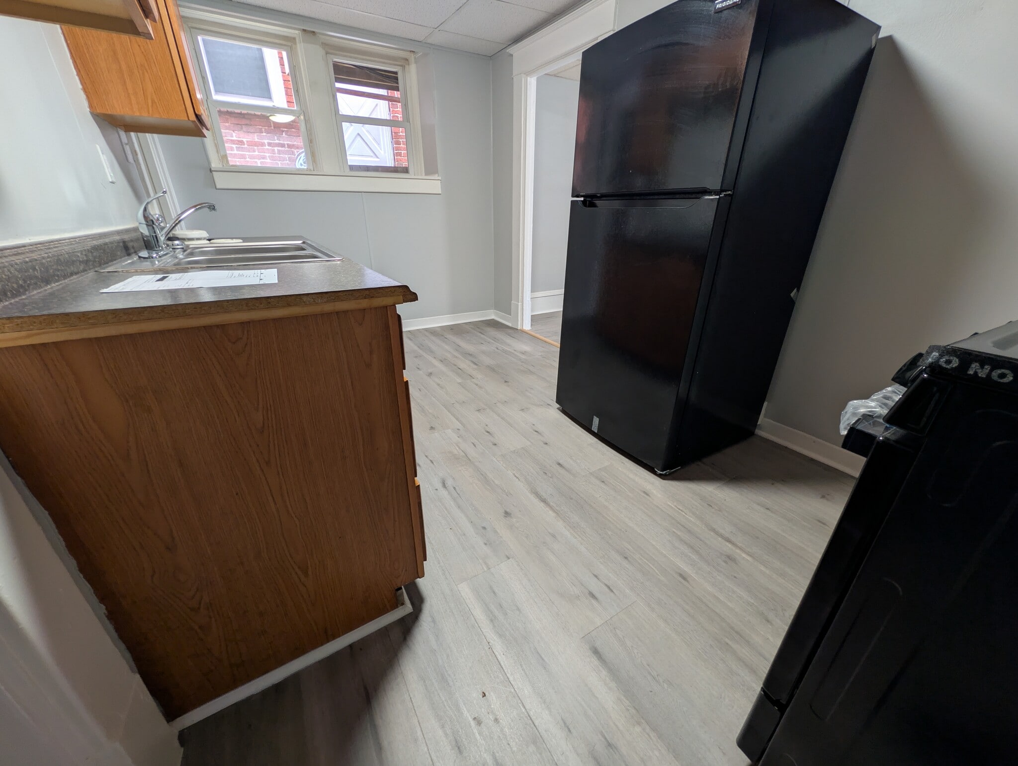 Kitchen - 220 Lloyd St