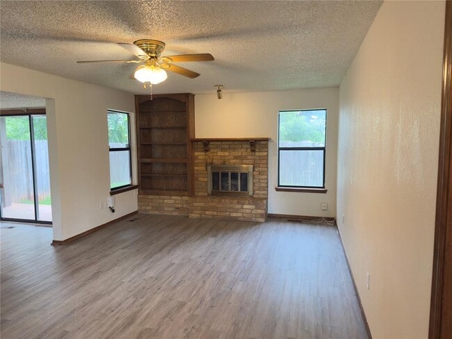 Building Photo - 217 Woodbridge Cir
