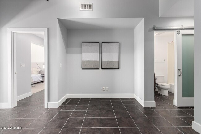 Building Photo - 1326 N Central Ave