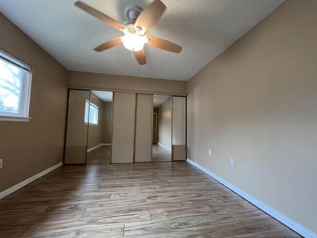 Building Photo - 116 Meadow Lark