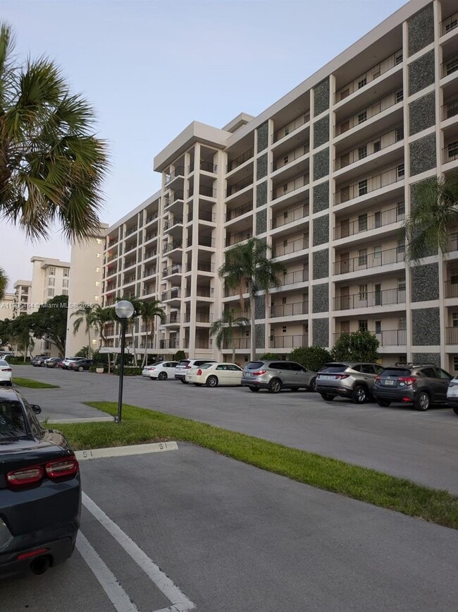 Primary Photo - 3100 N Palm Aire Dr