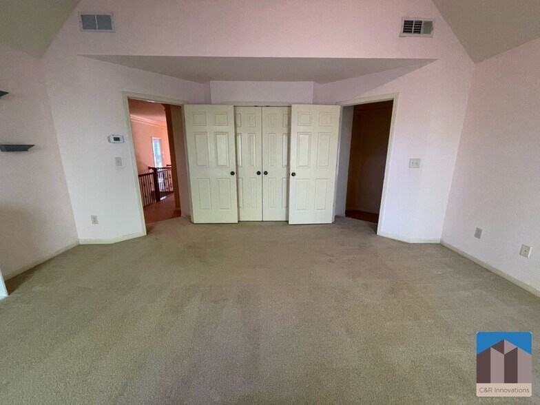 Building Photo - 1377 Greencrest Ct