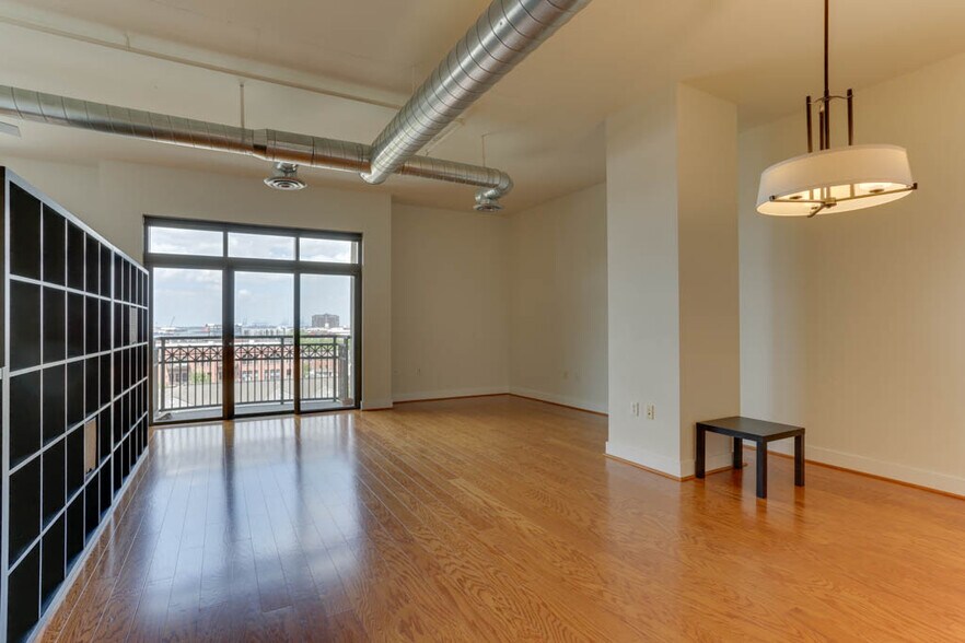 Building Photo - 123 College Pl