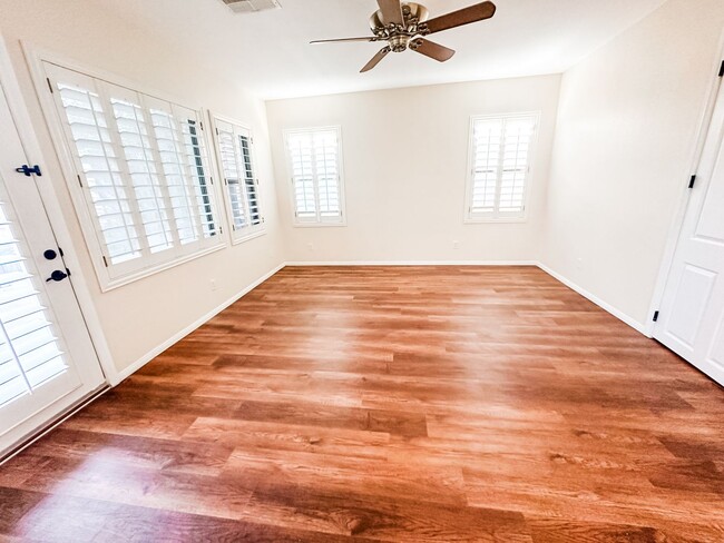 Building Photo - Beautiful 4 bedroom 3 bath plus loft home in the Vistas in Summerlin!