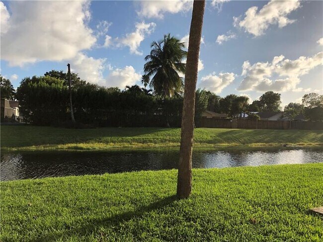 Building Photo - 10880 Royal Palm Blvd