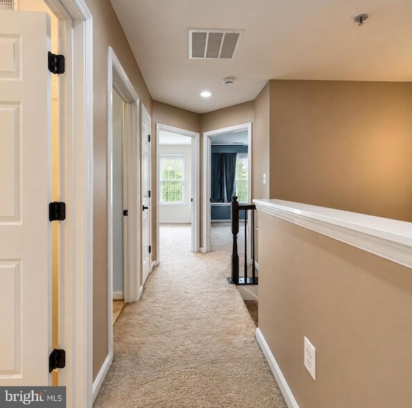 Building Photo - 2467 Cheyenne Dr