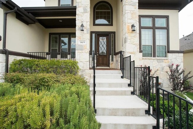 Building Photo - 3809 Vinalopo Dr