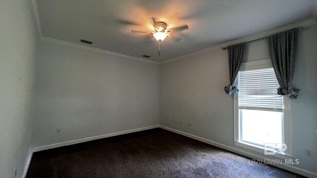 Building Photo - 295 Belrose Ave
